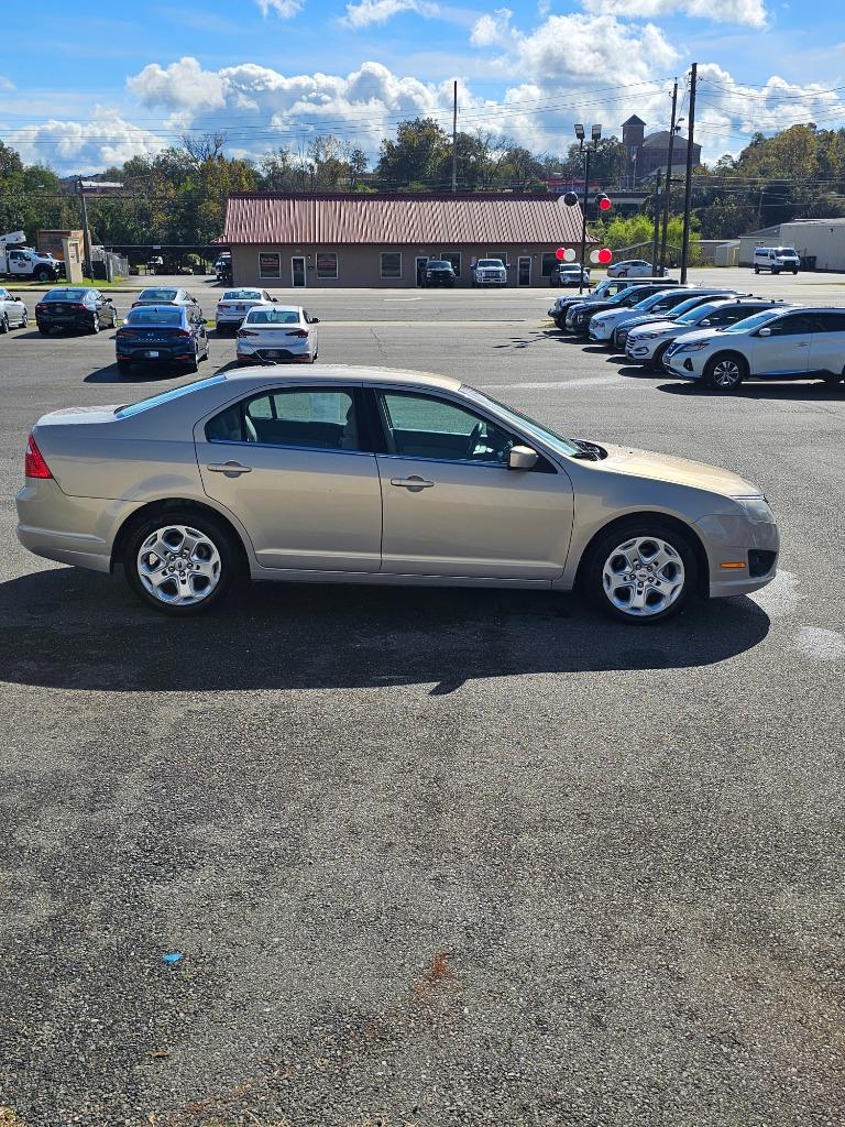 2010 Ford Fusion SE photo 2