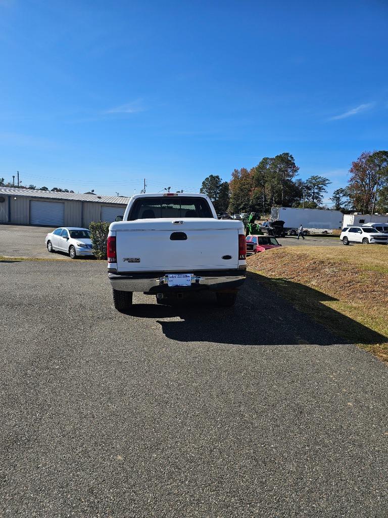 2002 Ford F-250 Super Duty Lariat photo 4