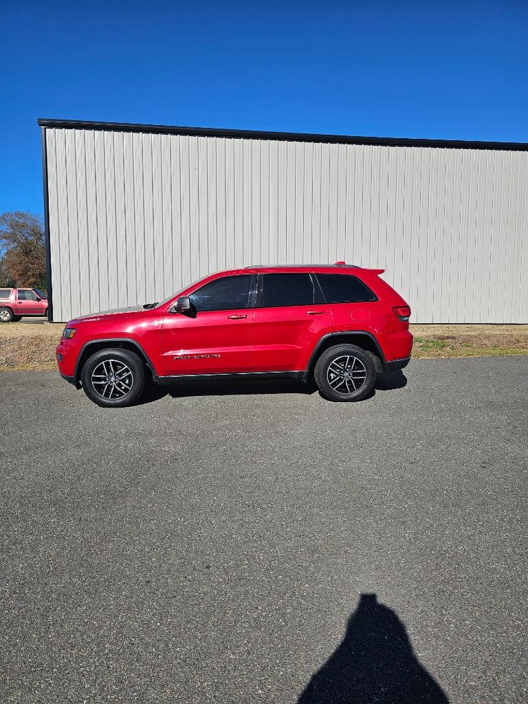 Jeep Grand Cherokee's photo