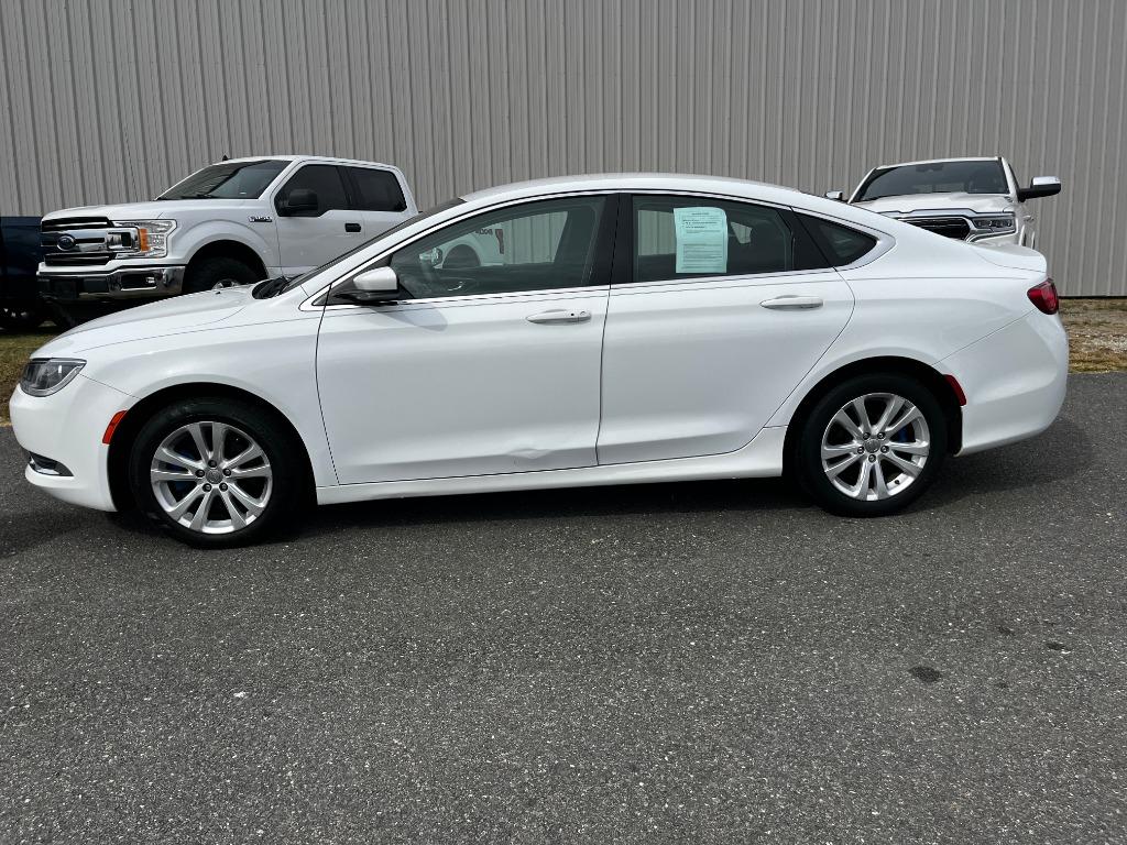 2015 Chrysler 200 Limited's photo