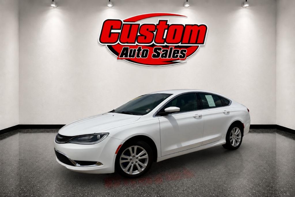 2015 Chrysler 200 Limited's photo