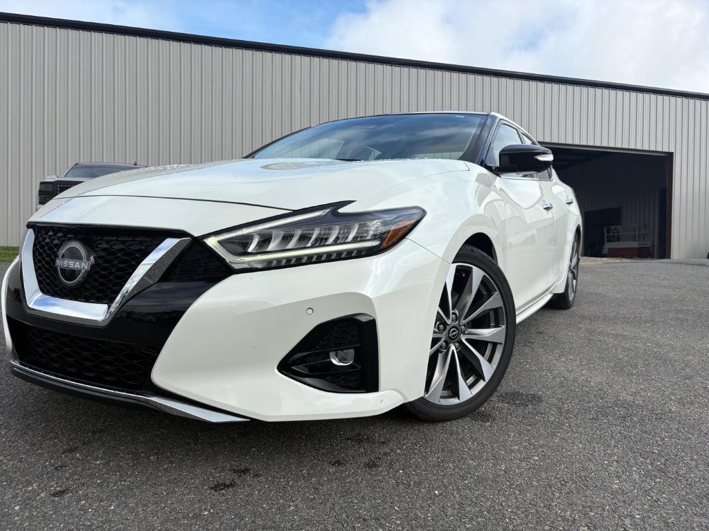 2023 Nissan Maxima Platinum's photo