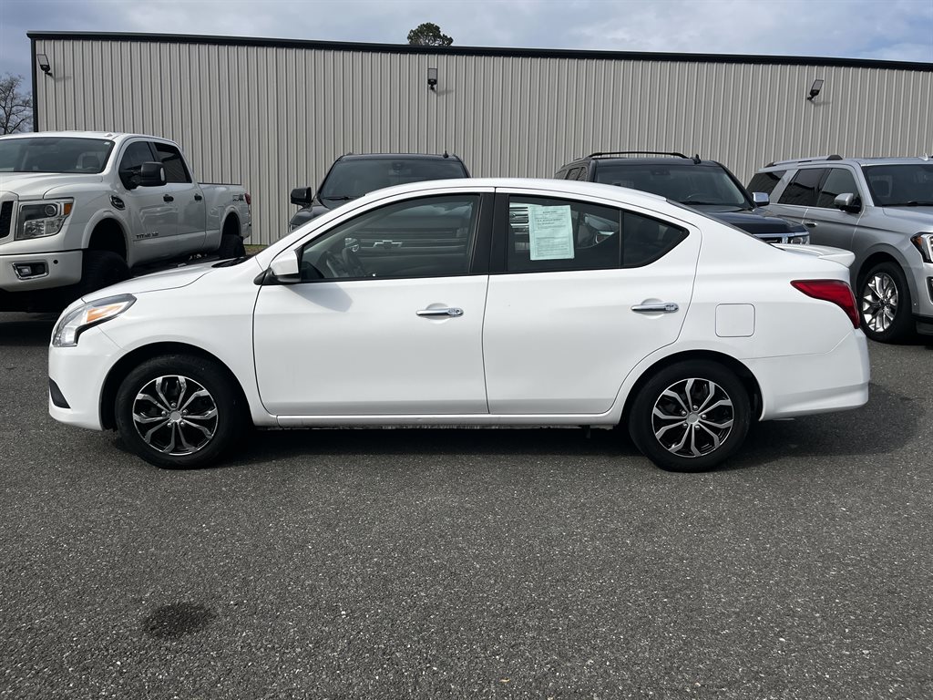 2019 Nissan Versa Sedan SV's photo