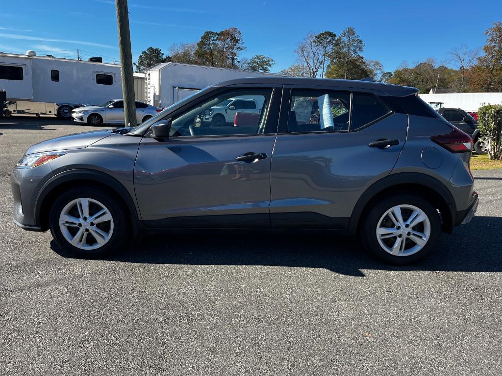 2024 Nissan Kicks S's photo