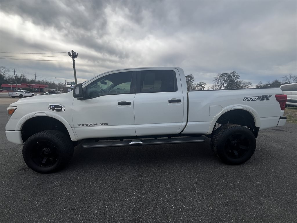 2016 Nissan Titan XD Pro-4X's photo