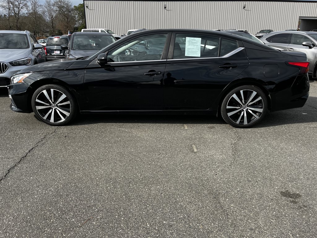 2020 Nissan Altima SR's photo