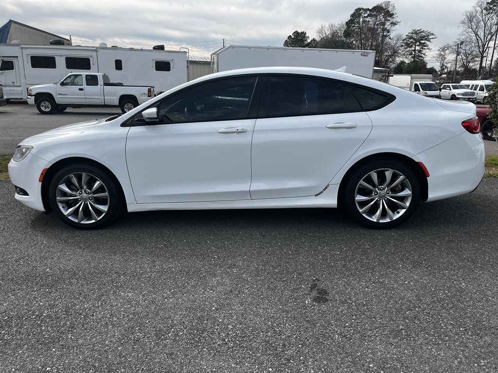 2015 Chrysler 200 S's photo
